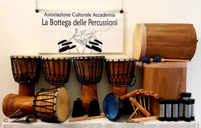 Bottega delle percussioni: connessione ritmica tra Drum Circle e Folklore
